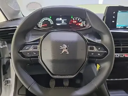 Photo 8 Peugeot 208  PureTech 100 S&S BVM6