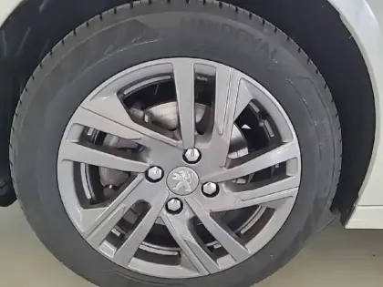 Photo 12 Peugeot 208  PureTech 100 S&S BVM6