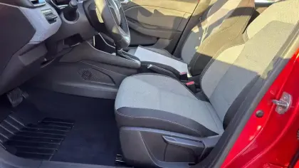 Photo 15 Renault Clio  E-Tech full hybrid 145