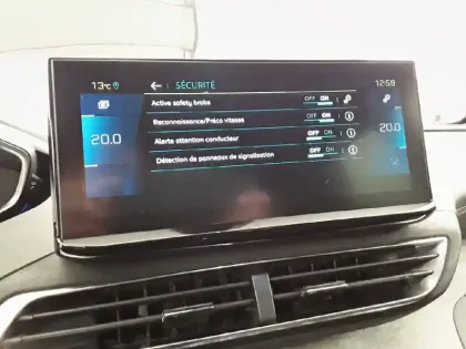 Photo 23 Peugeot 3008  Hybrid 225 e-EAT8