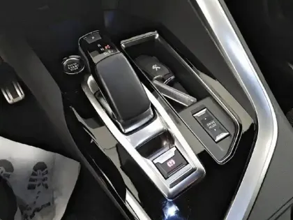 Photo 13 Peugeot 3008  Hybrid 225 e-EAT8