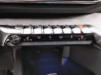 Photo 18 Peugeot 3008  Hybrid 225 e-EAT8