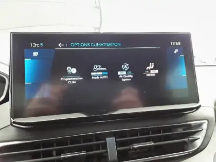 Photo 24 Peugeot 3008  Hybrid 225 e-EAT8