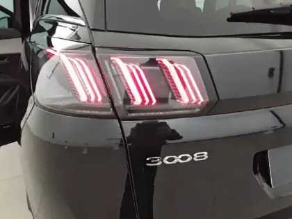 Photo 16 Peugeot 3008  Hybrid 225 e-EAT8