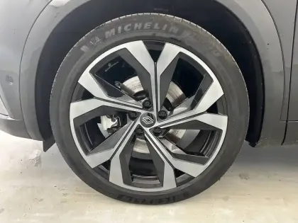 Photo 27 Renault Austral  E-Tech full hybrid 200 GSR2