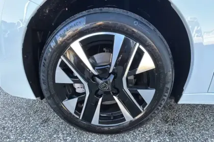 Photo 24 Peugeot 208  Hybrid 110 e-DCS6