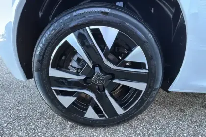 Photo 26 Peugeot 208  Hybrid 110 e-DCS6