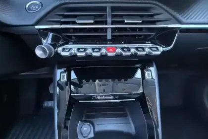 Photo 14 Peugeot 208  Hybrid 110 e-DCS6