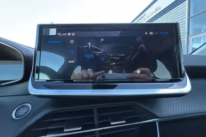 Photo 20 Peugeot 208  Hybrid 110 e-DCS6