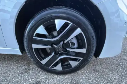 Photo 25 Peugeot 208  Hybrid 110 e-DCS6