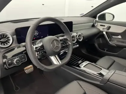 Photo 64 Mercedes Classe A  200 7G-DCT