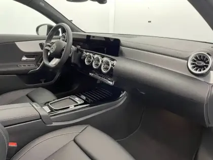 Photo 65 Mercedes Classe A  200 7G-DCT