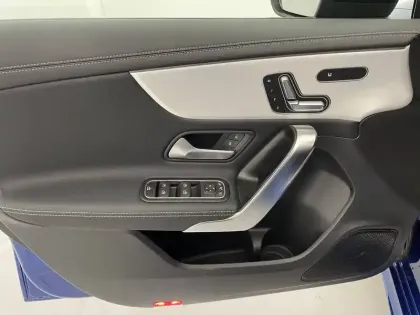 Photo 98 Mercedes Classe A  200 7G-DCT