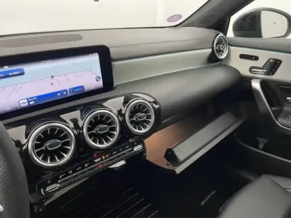 Photo 69 Mercedes Classe A  200 7G-DCT