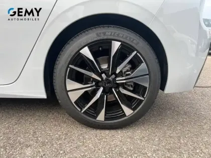 Photo 10 Peugeot 308  Plug-in Hybrid 195 ch e-DCS7