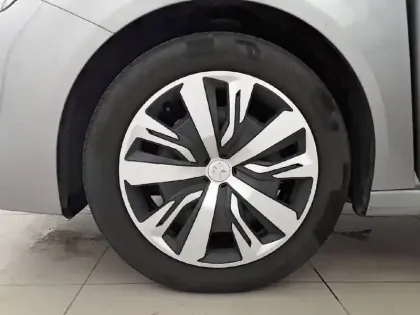 Photo 12 Peugeot 208  PureTech 75 S&S BVM5