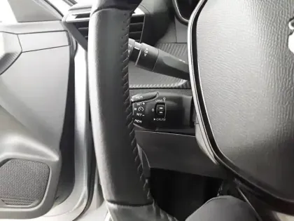 Photo 20 Peugeot 208  PureTech 75 S&S BVM5