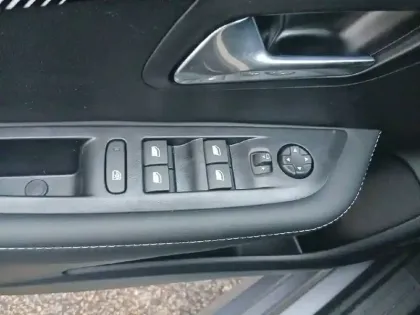 Photo 18 Peugeot 208  Hybrid 110 e-DCS6