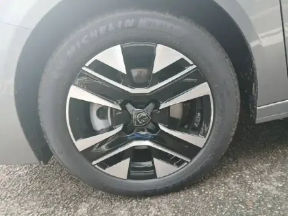 Photo 12 Peugeot 208  Hybrid 110 e-DCS6