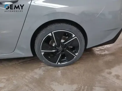 Photo 10 Peugeot 308  SW Electrique 54 kWh 156ch