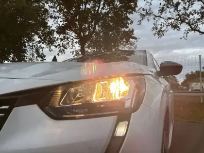 Photo 15 Peugeot 208  PureTech 75 S&S BVM5