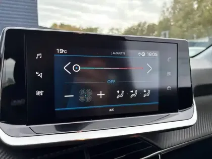 Photo 17 Peugeot 208  PureTech 75 S&S BVM5