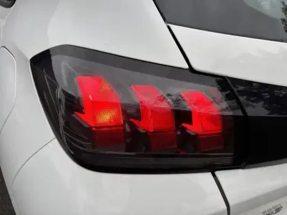 Photo 16 Peugeot 208  PureTech 75 S&S BVM5