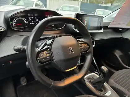 Photo 8 Peugeot 208  PureTech 75 S&S BVM5