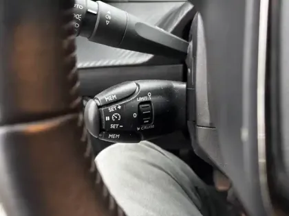 Photo 14 Peugeot 208  PureTech 75 S&S BVM5