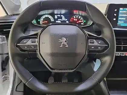 Photo 28 Peugeot 208  PureTech 75 S&S BVM5