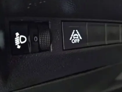 Photo 45 Peugeot 208  PureTech 75 S&S BVM5