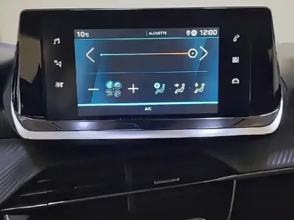 Photo 39 Peugeot 208  PureTech 75 S&S BVM5