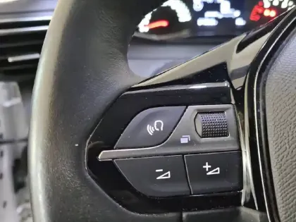 Photo 43 Peugeot 208  PureTech 75 S&S BVM5