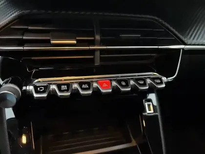 Photo 19 Peugeot 208  PureTech 75 S&S BVM5