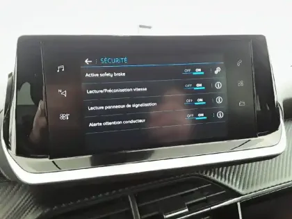 Photo 20 Peugeot 2008  PureTech 100 S&S BVM6