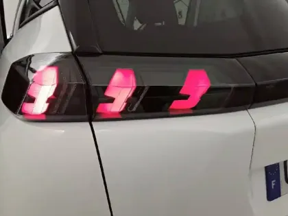 Photo 16 Peugeot 2008  PureTech 100 S&S BVM6