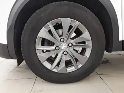 Photo 12 Peugeot 2008  PureTech 100 S&S BVM6