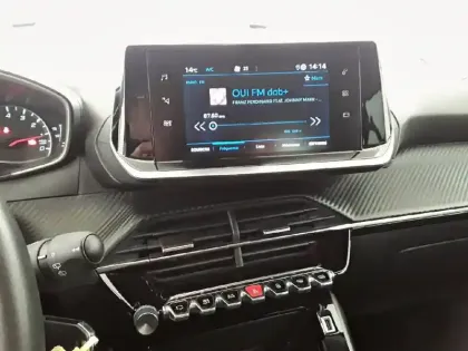 Photo 40 Peugeot 2008  PureTech 100 S&S BVM6