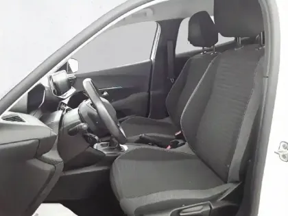 Photo 36 Peugeot 2008  PureTech 100 S&S BVM6