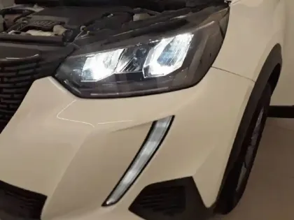 Photo 41 Peugeot 2008  PureTech 100 S&S BVM6