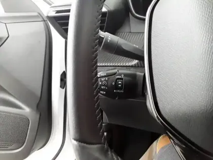 Photo 47 Peugeot 2008  PureTech 100 S&S BVM6