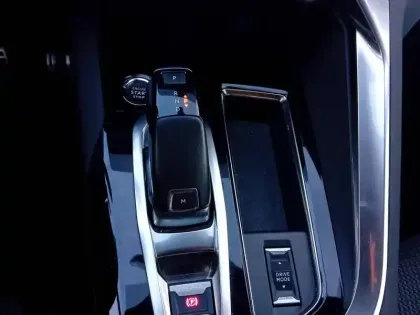 Photo 12 Peugeot 3008  PureTech 130ch S&S EAT8