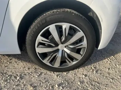 Photo 10 Peugeot 208  PureTech 75 S&S BVM5