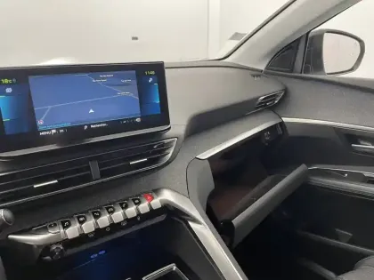 Photo 24 Peugeot 3008  Hybrid 225 e-EAT8