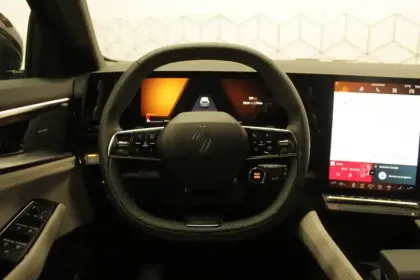 Photo 7 Renault Espace  E-Tech full hybrid 200 GSR2