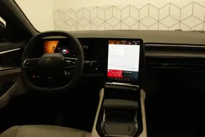 Photo 6 Renault Espace  E-Tech full hybrid 200 GSR2