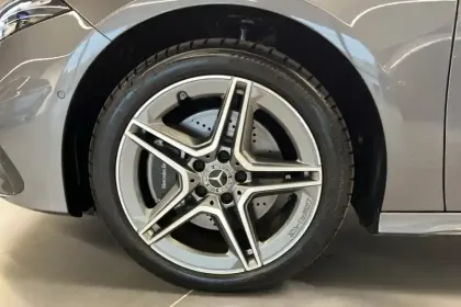 Photo 11 Mercedes Classe A  250 e Hybrid EQ 8G-DCT