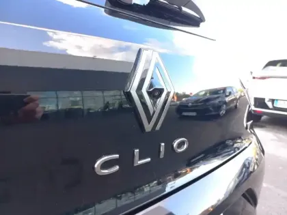 Photo 9 Renault Clio  E-Tech full hybrid 145 ch GSR2