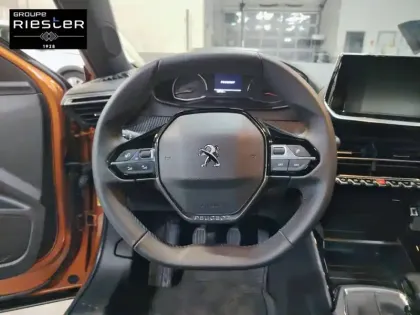 Photo 8 Peugeot 2008  PureTech 100 S&S BVM6