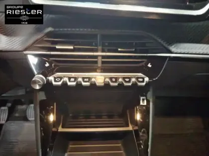 Photo 26 Peugeot 2008  PureTech 100 S&S BVM6